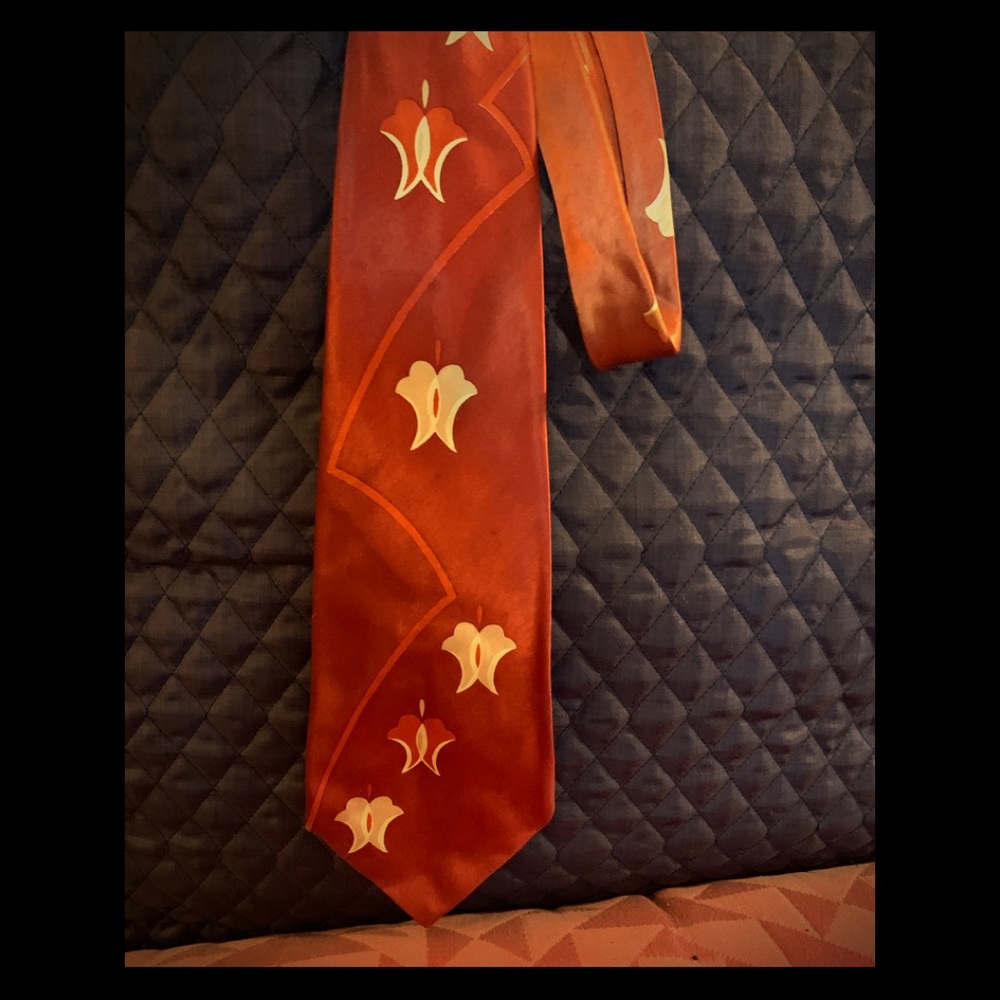 VINTAGE ARROW BRAND RUST& CREAM SILK TIE